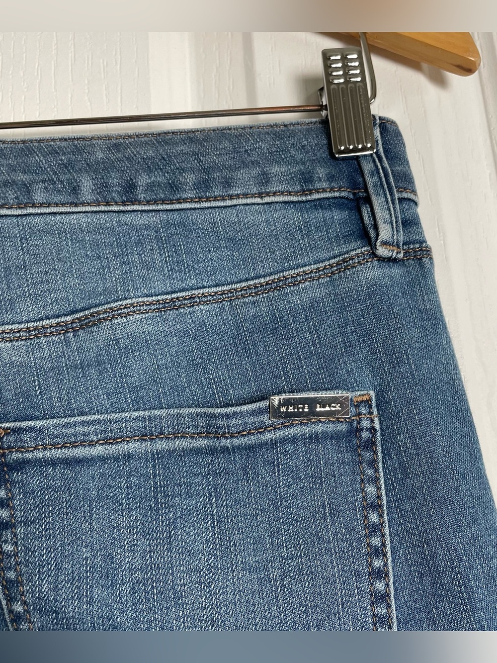 White House Black Market Everyday Soft Skinny Flare Jeans Womens 4L Blue Stretch - Picture 6 of 13